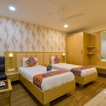 Hotel Raintr33 Hyderabad Esterno foto