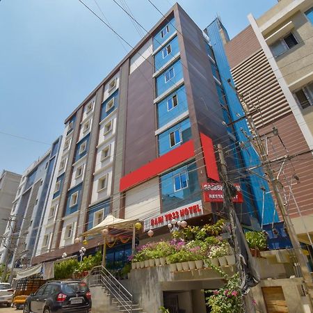 Hotel Raintr33 Hyderabad Esterno foto