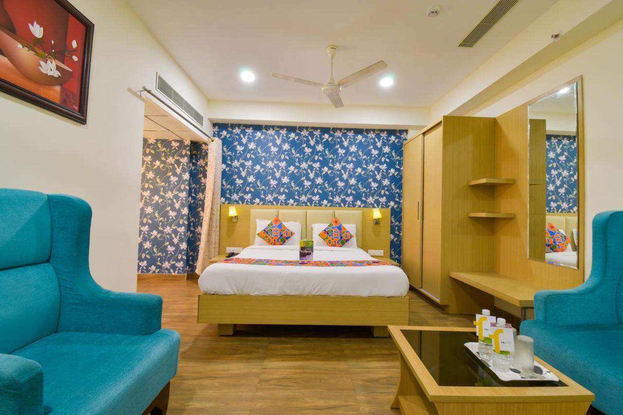 Hotel Raintr33 Hyderabad Esterno foto