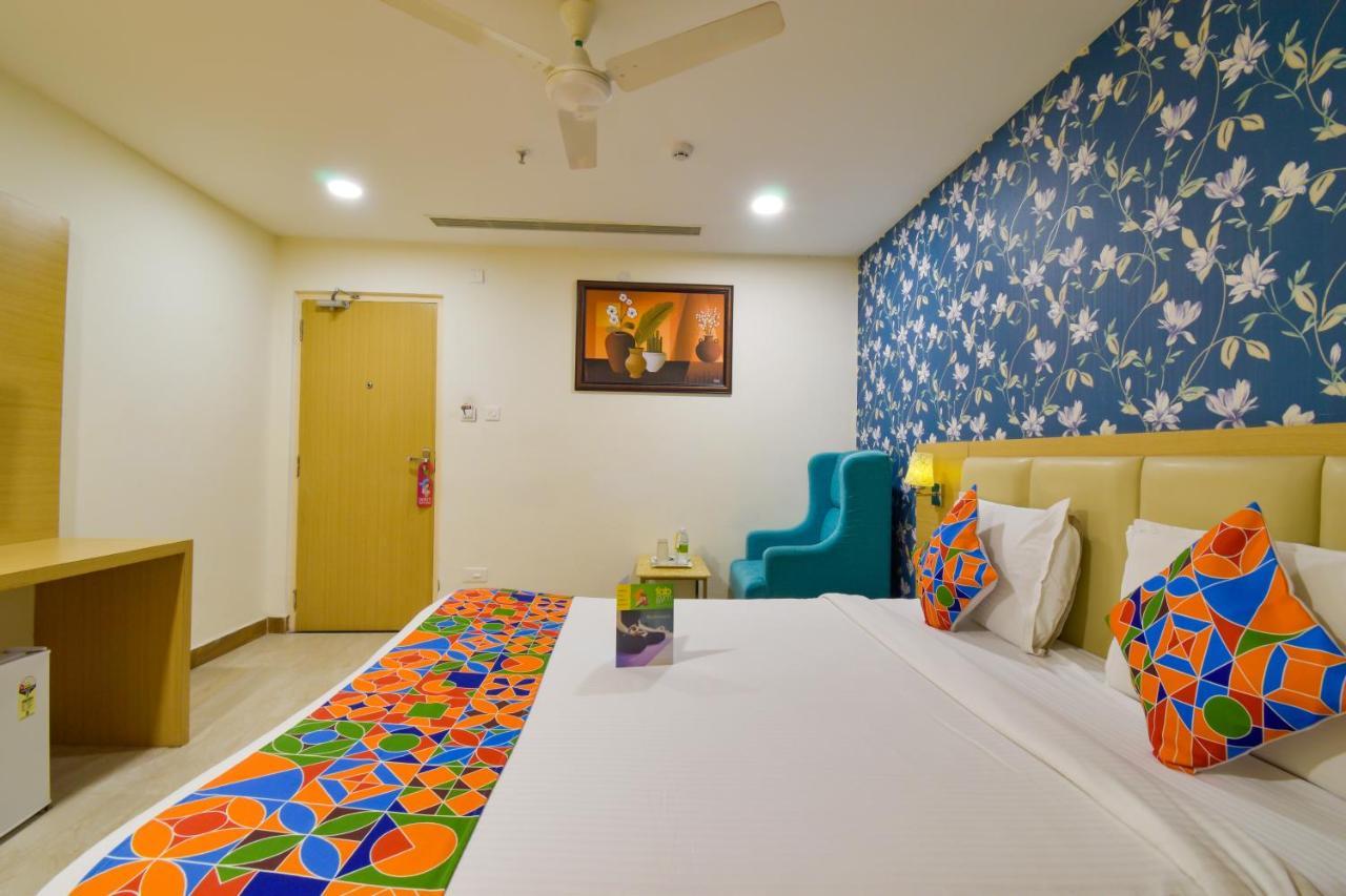 Hotel Raintr33 Hyderabad Esterno foto
