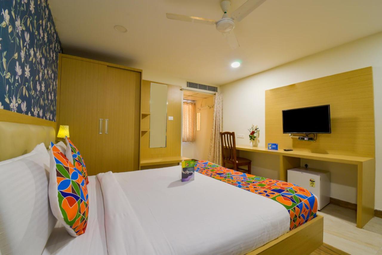 Hotel Raintr33 Hyderabad Esterno foto