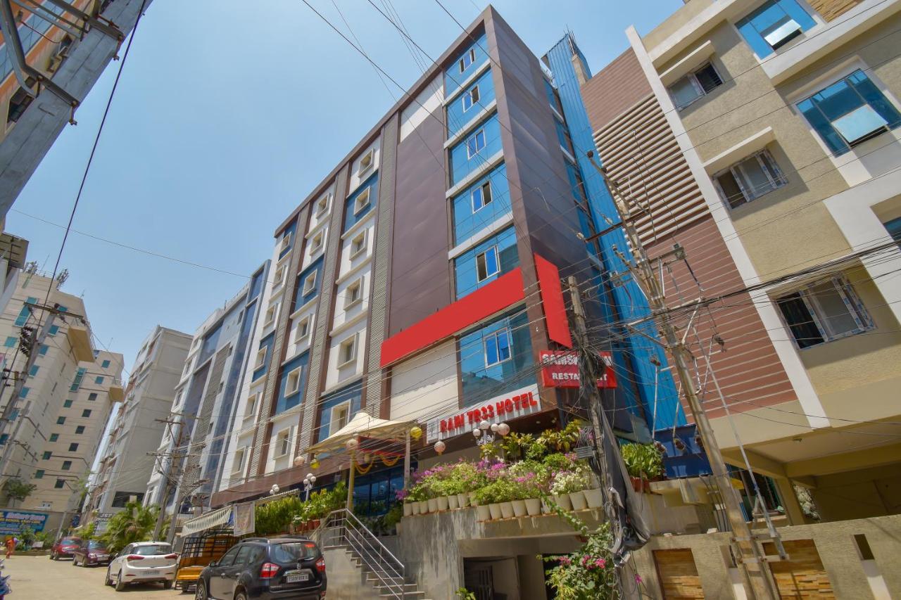 Hotel Raintr33 Hyderabad Esterno foto