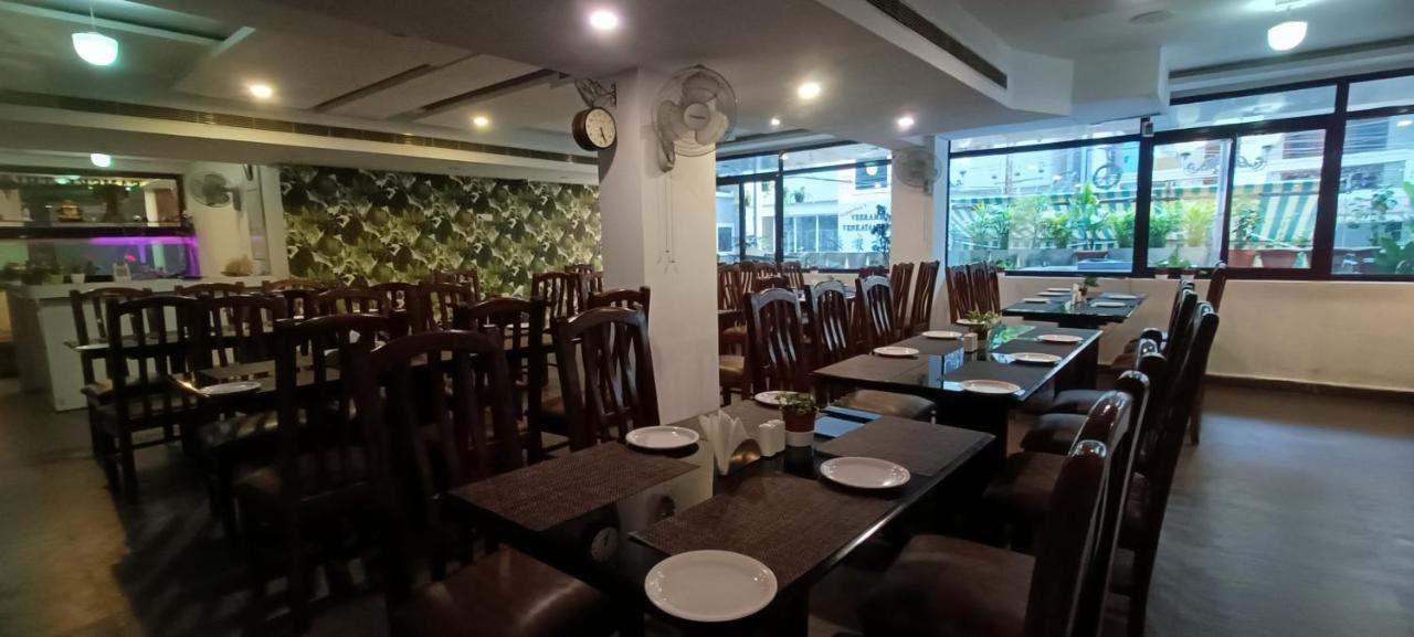 Hotel Raintr33 Hyderabad Esterno foto